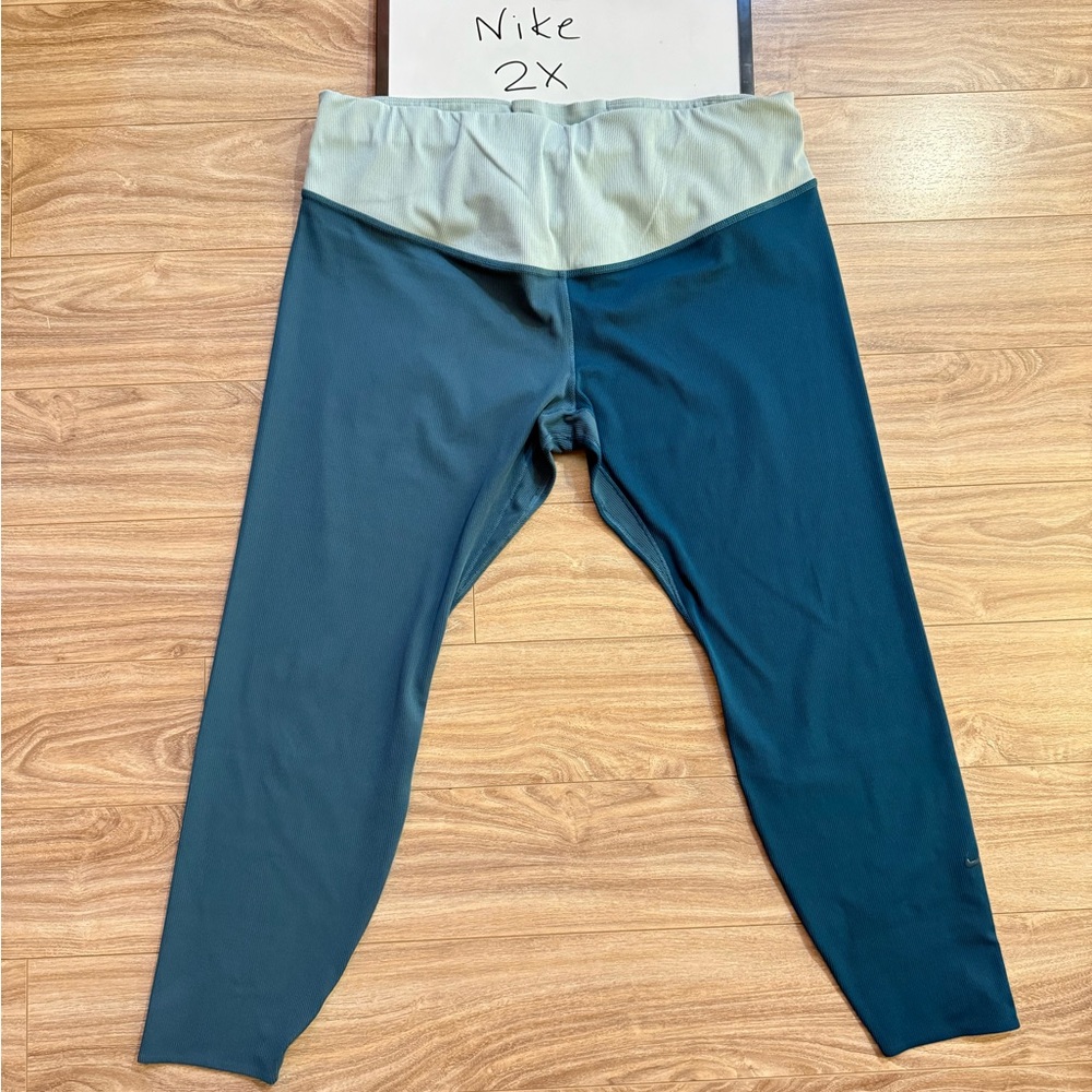 Nike dual color leg leggings 2X